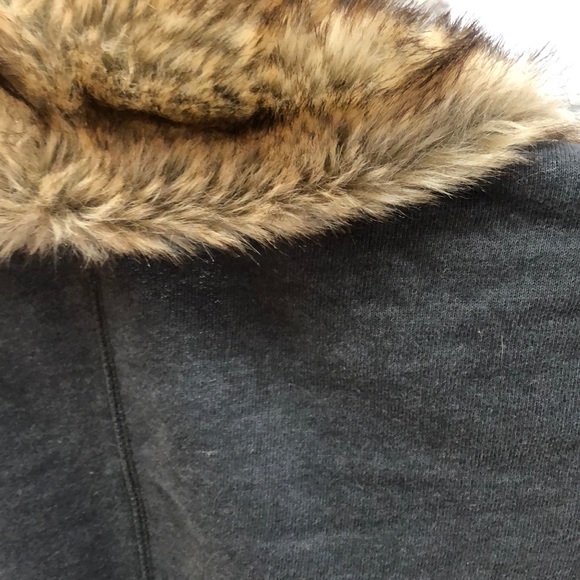 Hollister faux fur trim sweater - Picture 3 of 3